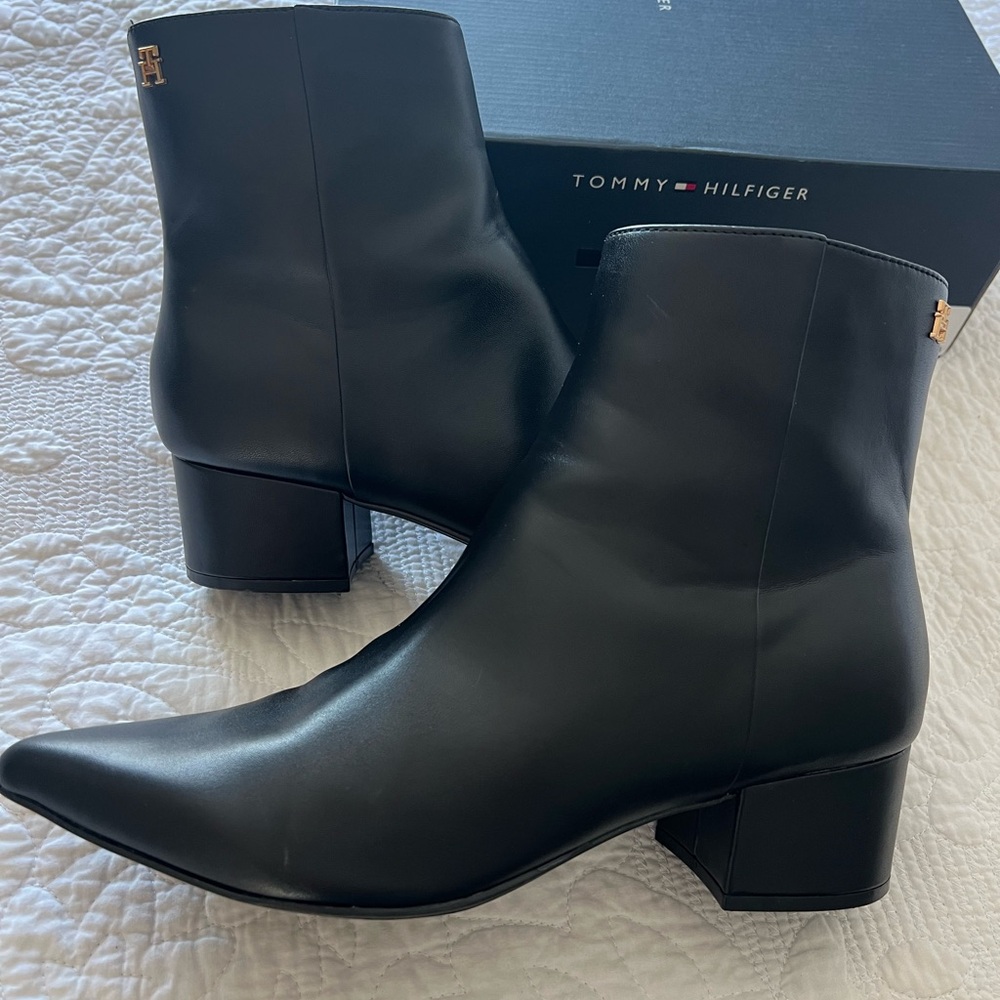 Tommy Hilfiger Women's Black Leather Ankle Boots Wendzy size 10